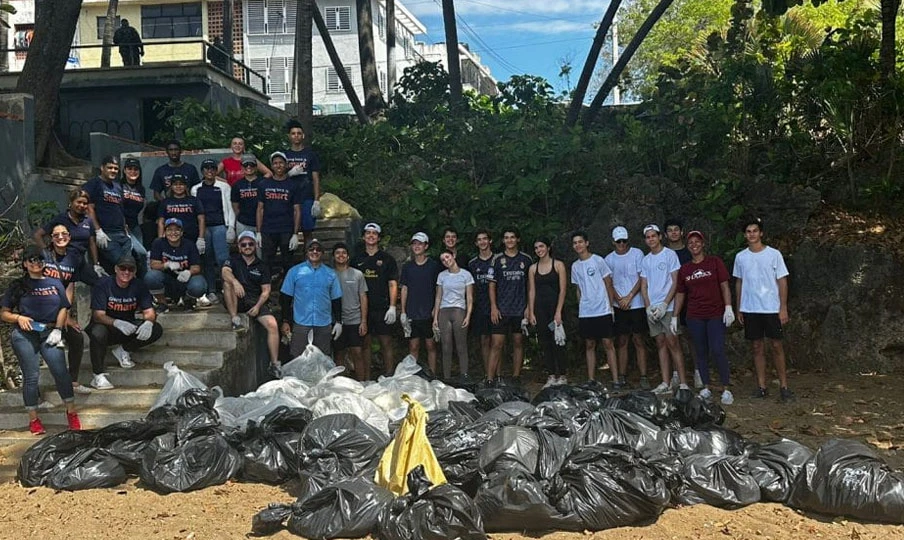 SODOMEDI-se-une-a-Fundacion-Vida-Azul-y-UNESCO-en-jornada-de-limpieza-de-Playa-Montesinos